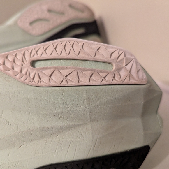 New Balance Fuel Cell Rebel V4 Men 10 With Box - Picture 8 of 11